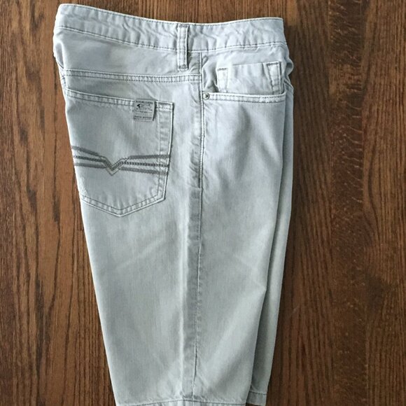 ❤️4/$20 BUFFALO grey denim shorts sz 28 - Picture 3 of 6